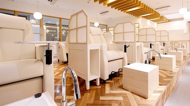 Nail salon Diva心斎橋grace店